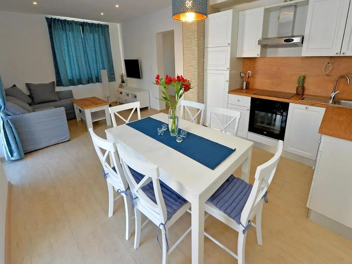 Lovely Holiday Home With Private Swimming Pool Maslenica Croatia