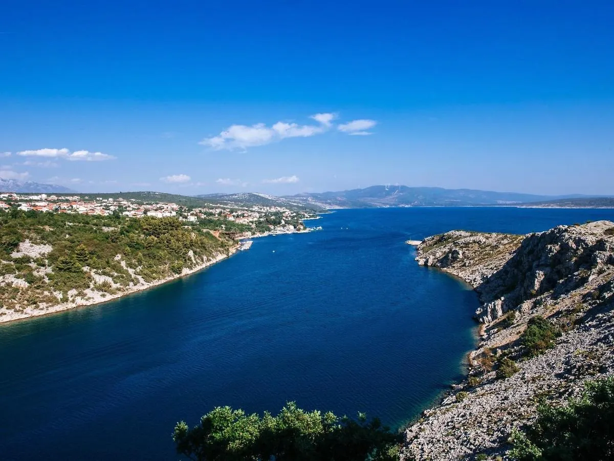 Lovely Holiday Home With Private Swimming Pool Maslenica