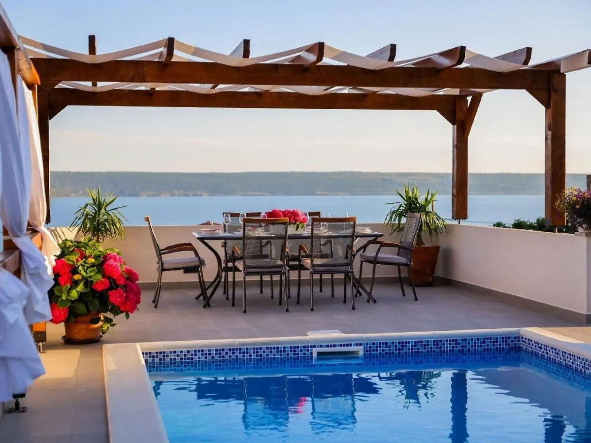 Lovely Holiday Home With Private Swimming Pool Maslenica