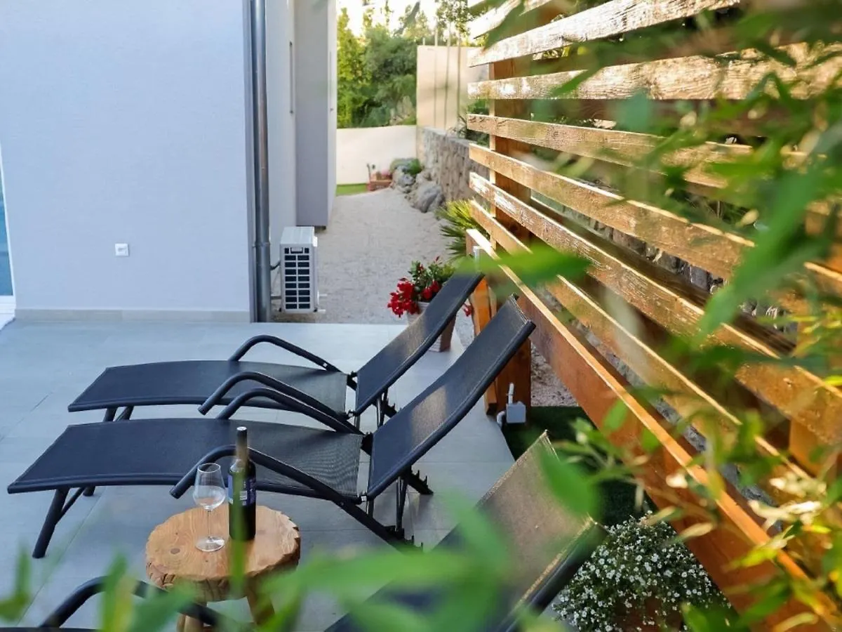Lovely Holiday Home With Private Swimming Pool Maslenica Croatia