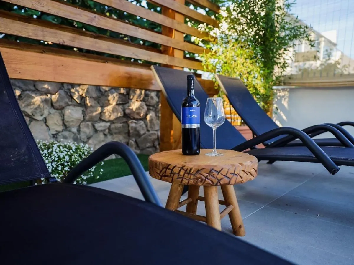 Lovely Holiday Home With Private Swimming Pool Maslenica