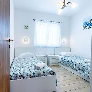 Apartman Nina, Maslenica